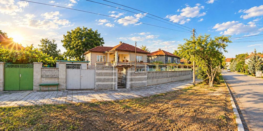 Продава се Къща в с. Партизанин, Област Стара Загора - 250 кв.м за 328 €/кв.м - Снимка #1