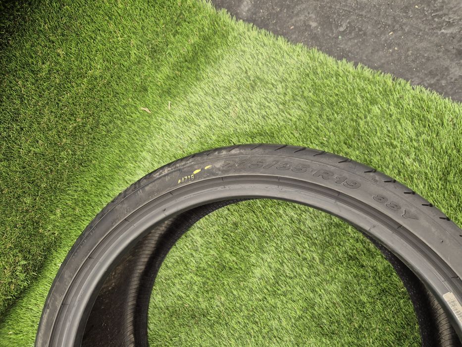 225 35 19 Câte o bucata Hankook și Pirelli