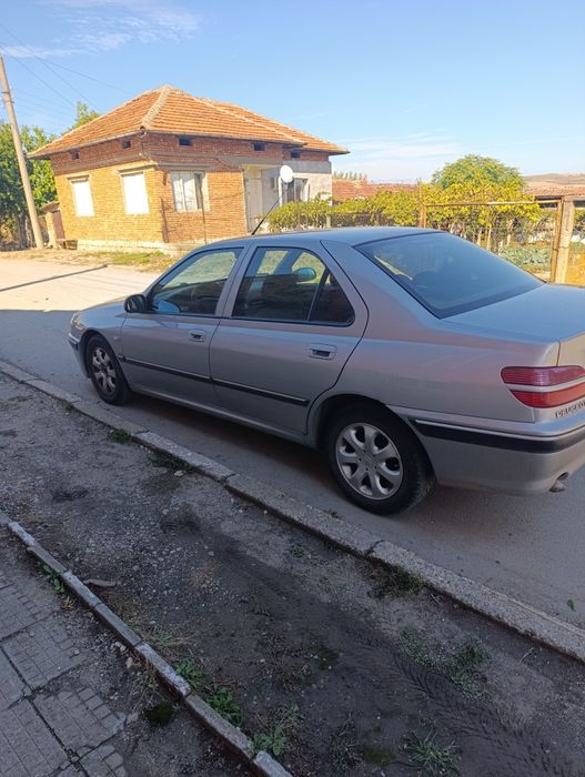 Продавам Пежо 406