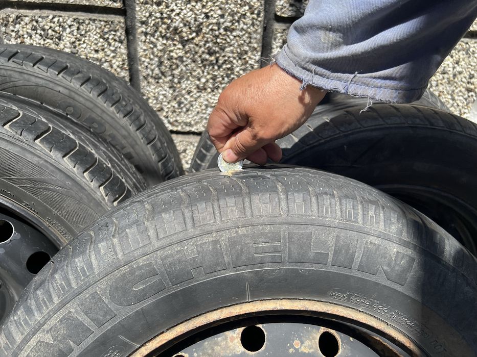Продавам 4 джанти с 4 летни гуми 185/65R14 за citroen xsara Цената е за всичко