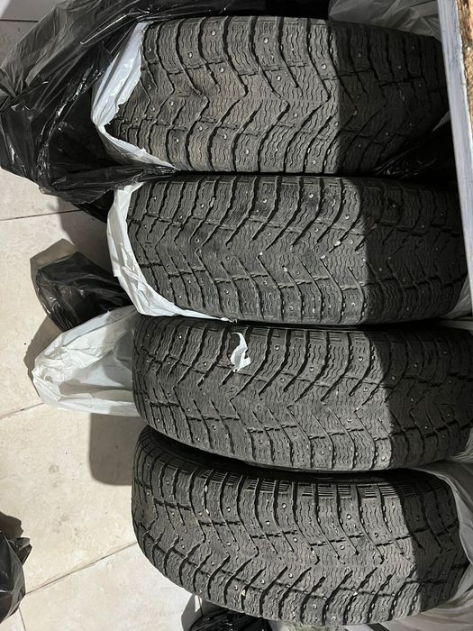 Продам зимние шины комплект 4шт