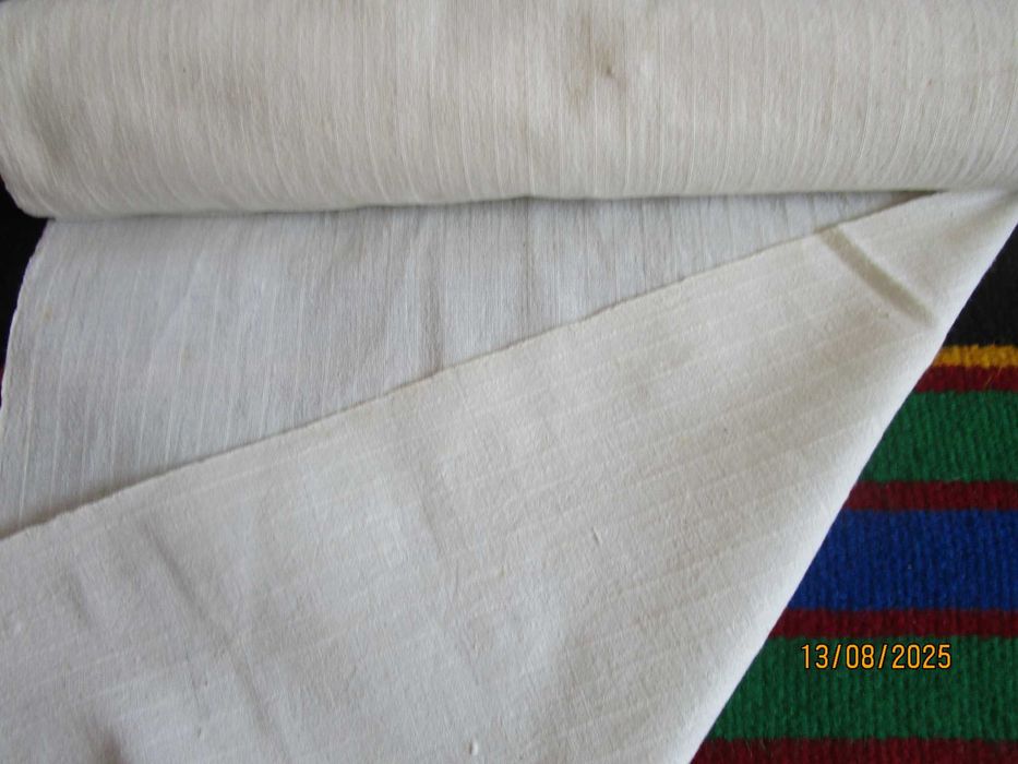 Бял автентичен кенарен плат без забележки