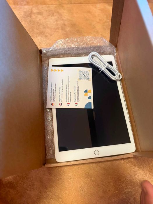 Ipad 8 gen WiFi gold 128gb