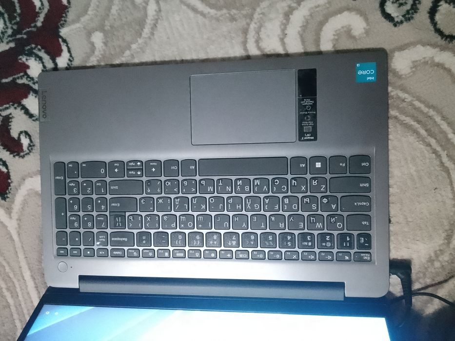 Core i3 Noutbuk sotiladi. Xolati aʼlo. Batareykasi 2-3 soatga yetadi