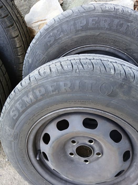 Гуми летни 175/80/14. С джанти. В перфектно състояние.