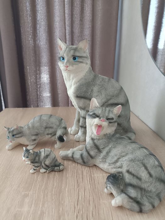 Статуэтки семейка кошек