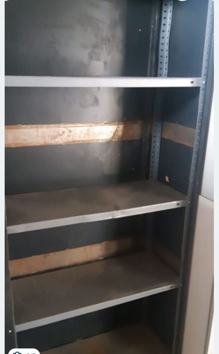 Dulap cu rafturi fără usi
