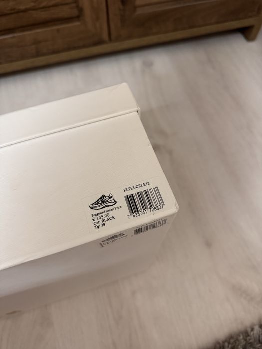 Оригинални дамски обувки Guess