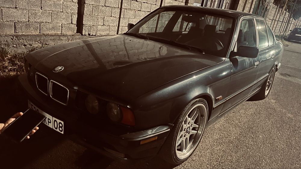 Продам BMW автомобиль