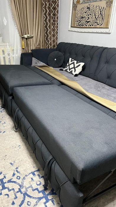 Диван очень красивый 3 мет