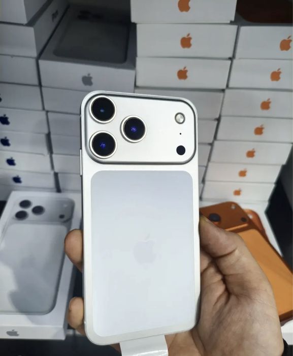iPhone XR в корпусе 17 pro