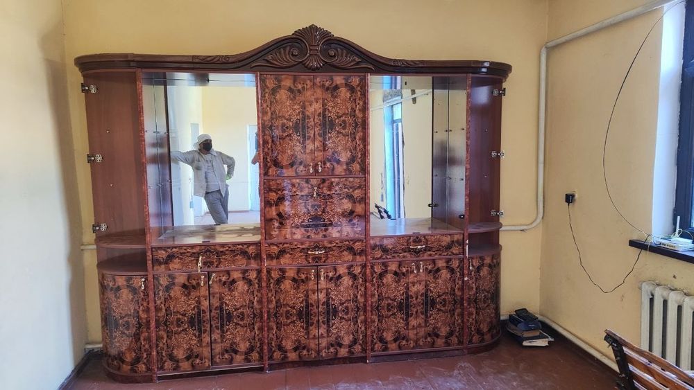 Стенка мебел сотилади