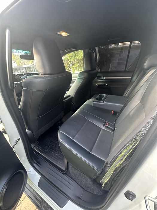 Vand Toyota Hilux Invincible 2,8 204 CP
