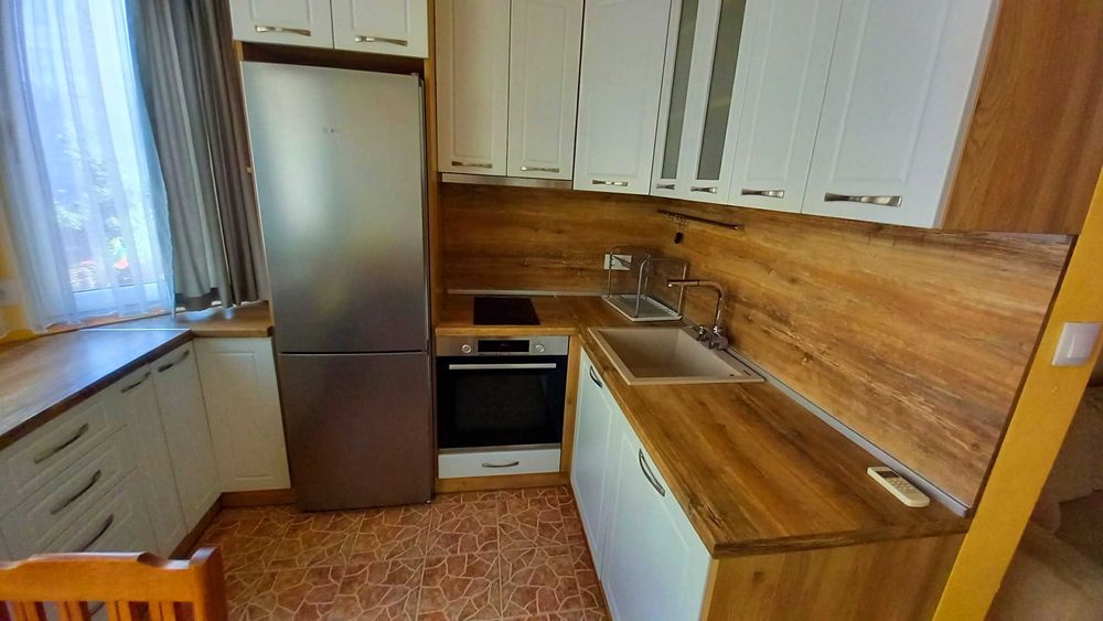 Дава се под наем Тристаен апартамент в София, Център - 100 кв.м за 714 € - Снимка #1