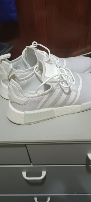 Спортивные кроссовки