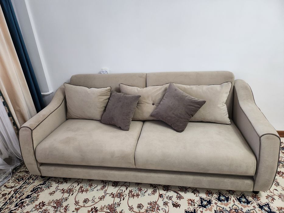 Шкаф белый с зеркалом