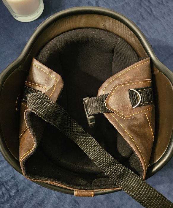 Ретро каска за мотор или сувенир