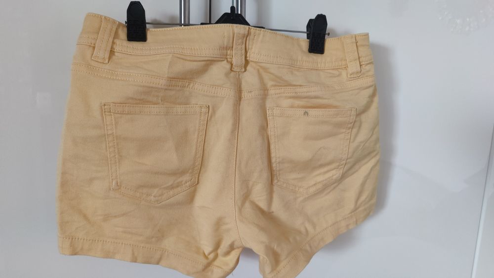 Blugi scurți galbeni/kaki