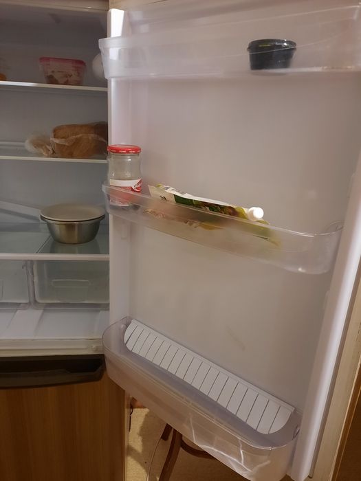 Холодильник  Индезит.