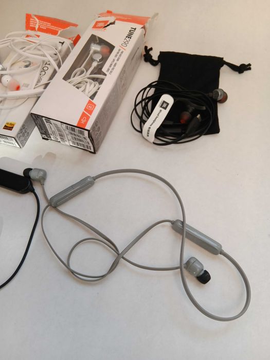 Casti cu fir JBL, casti wireless , albe,negre, gri,perfect functionale