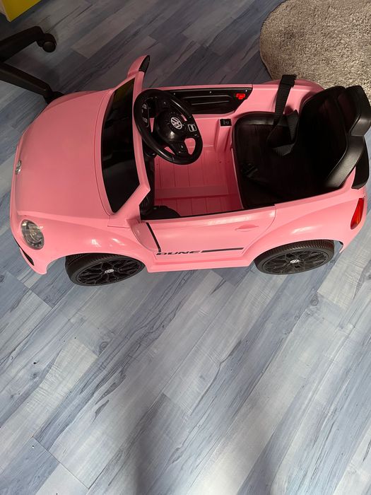 Лицeнзиpaнa  Aĸyмyлaтopнa ĸoлa 12V VW Вееtlе Dunе розова