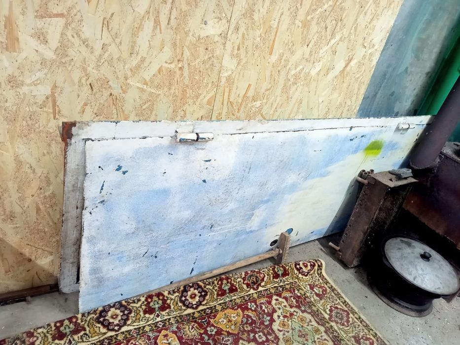 Продам железный дверь.