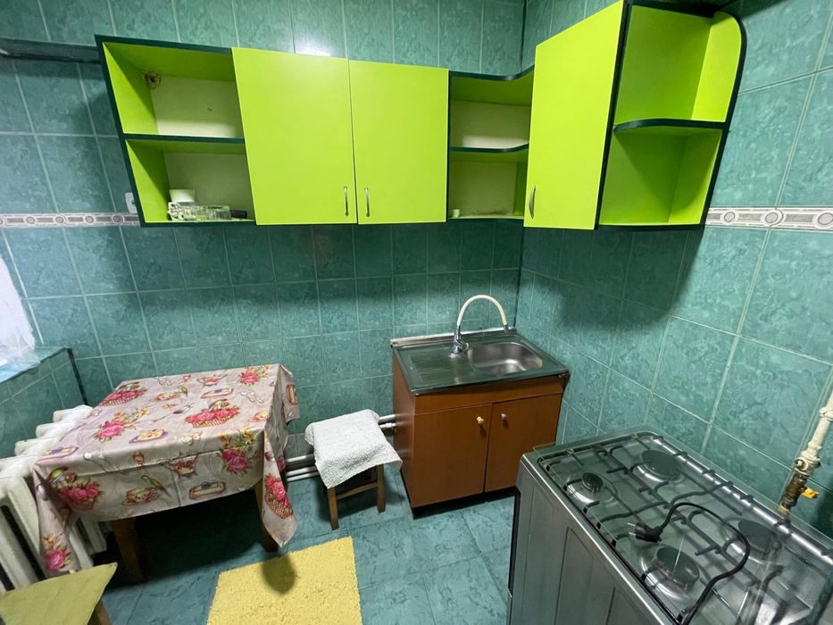 Inchiriez apartament cu 3 camere