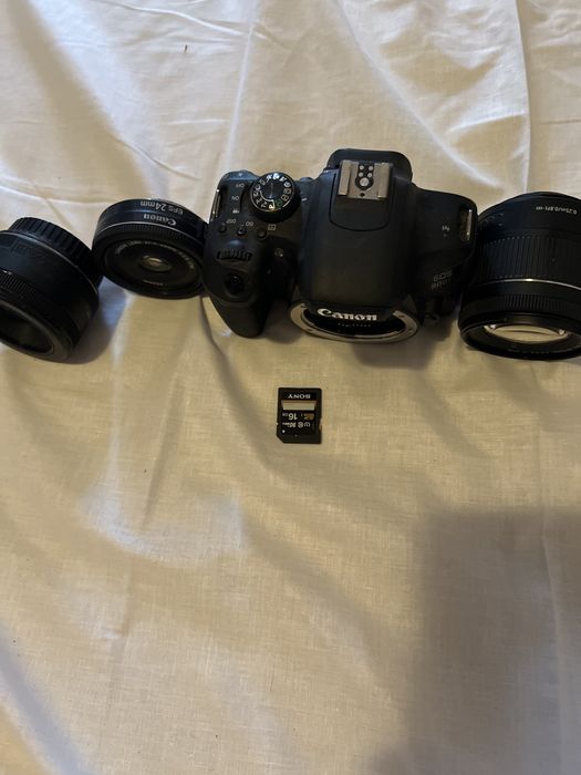 aparat foto Canon EOS 800 D + obiectiv Canon EFS 18-55 mm+  obiectiv Canon EF Lens 50 mm + obiectiv Canon EF-S 24mm  f/2.8 STM + SD 16 GB 90 MB/s