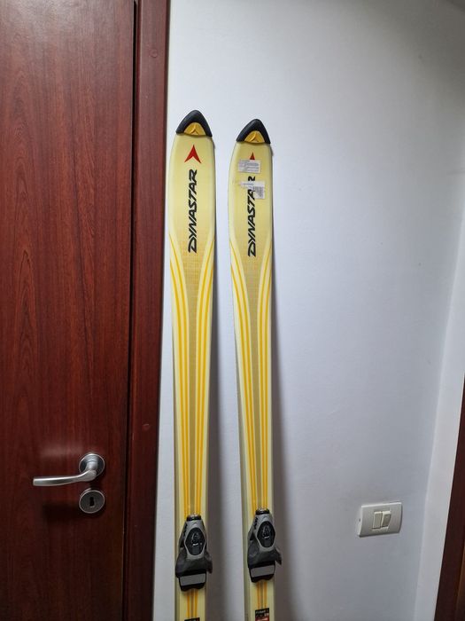 Skiuri Dynastar serie outled 7, T 186, made in France, puțin folosite