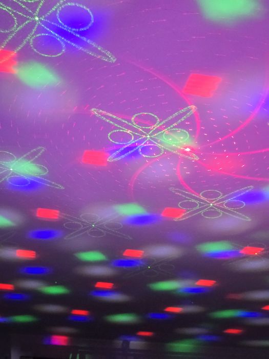 Lumina disco LED 6 in 1 cu activare pe sunet – Nouă