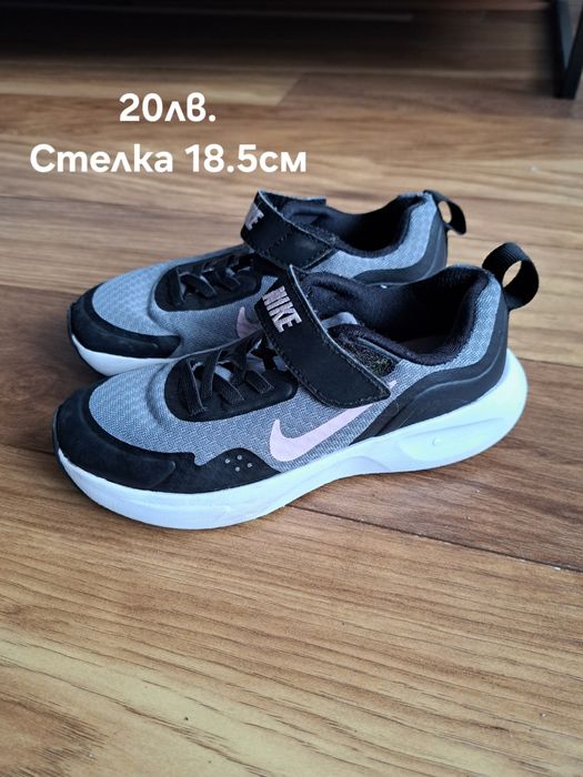 Запазени детски обувки.