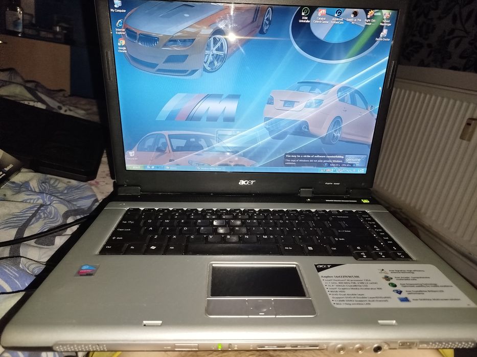 Vand laptop acer pe stil vechi cu melodii puse de mine pe el se aude tare laptopul