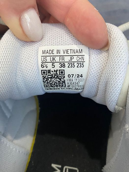 Нови обувки Adidas