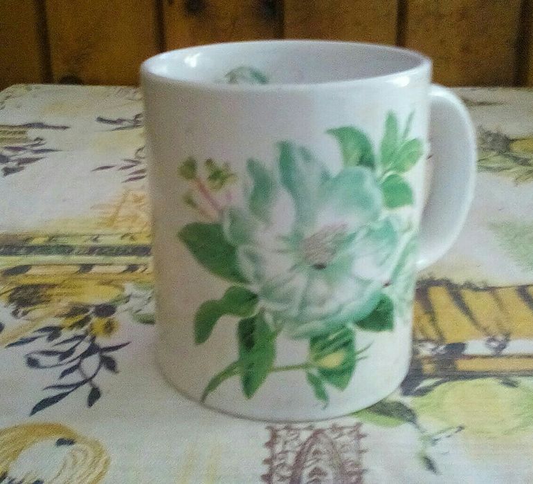 Продавам чаша ръчно рисувана