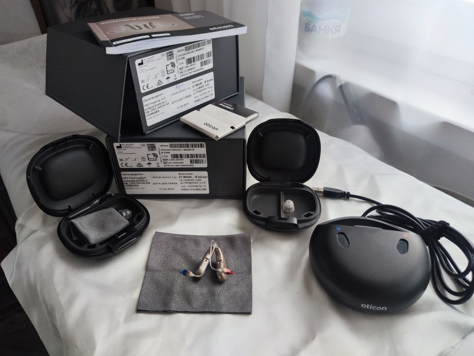 Слухови апарати със зарядна станция  Oticon Zircon 1