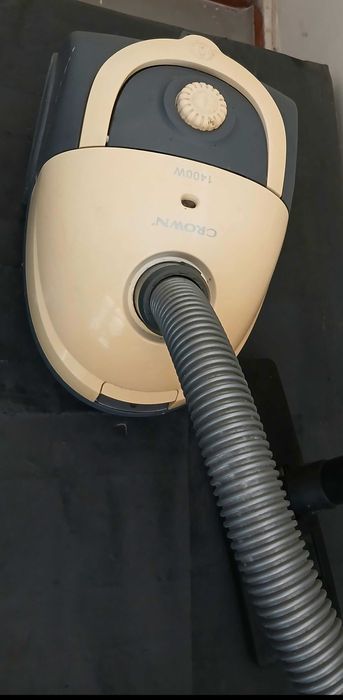Прахосмукачка Crown 1400W