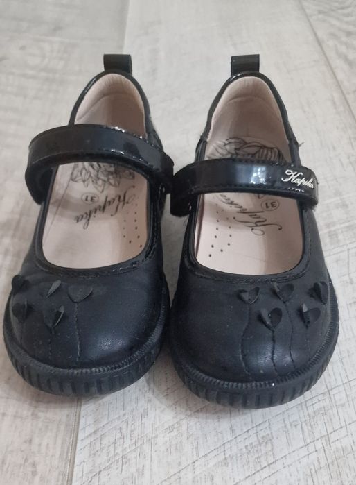 Продам туфли для девочки.