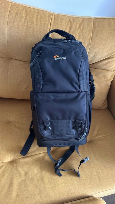 Фотоапарат Canon EOS 77D