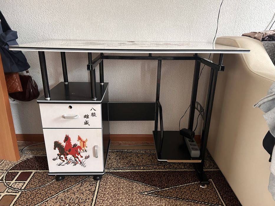 Продам стол