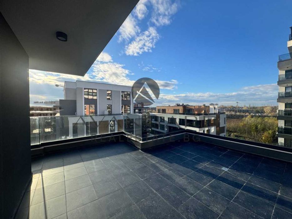 оф.24138 Тристаен пентхаус в сърцето на Смирненски