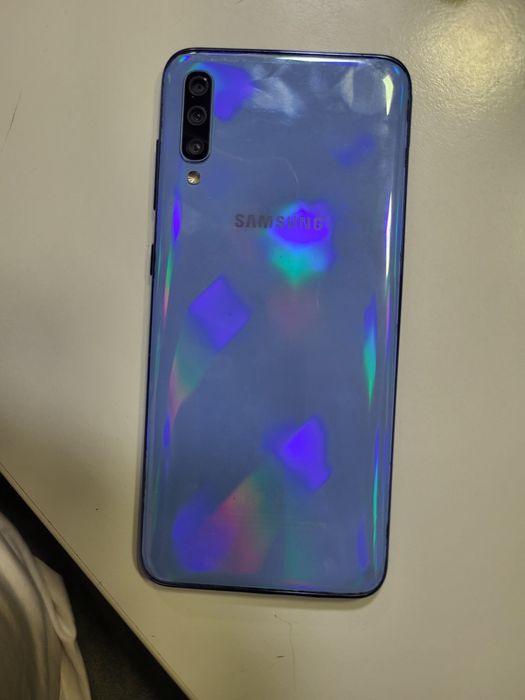 Samsung a70 Glow Nu este Impecabil ca Nou