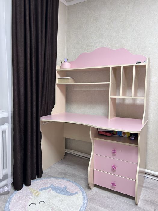 Продам шкаф и стол для девочки