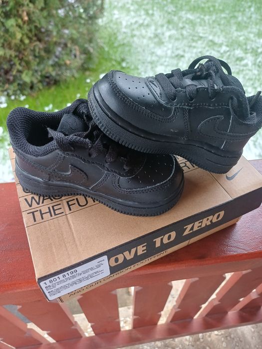 Vand pantofi sport Nike pentru copii, numarul 21, Unisex