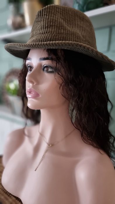 Парик из натуральных волос.