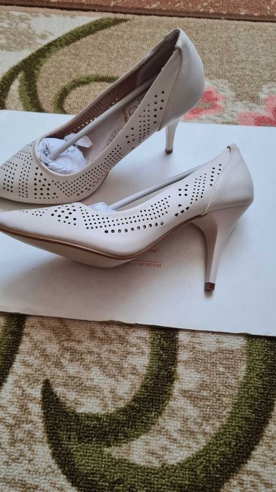 Продавам елегантни обувки