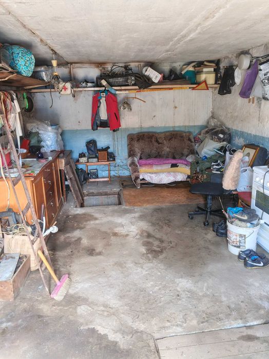 Продам Гараж, чашки-ложки