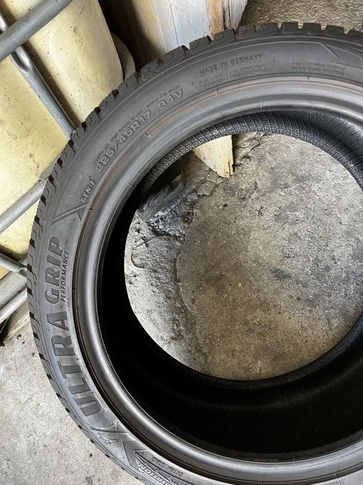 2 anvelope iarna ca NOI 225/45/17 , GoodYear , 8 mm !