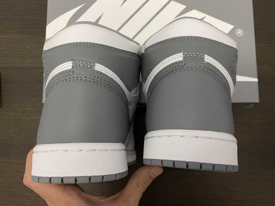 Air Jordan 1 Retro High OG Stealth