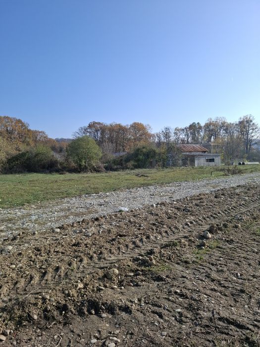 Teren intravilan moreni