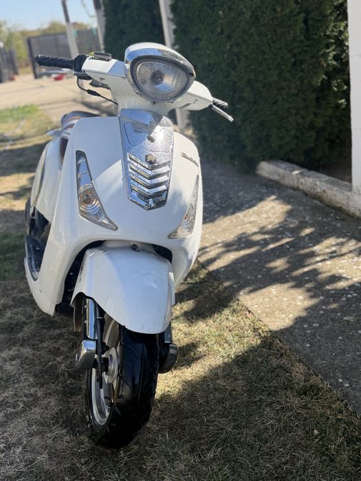 De vanzare scuter cu acte vendetta 49cc